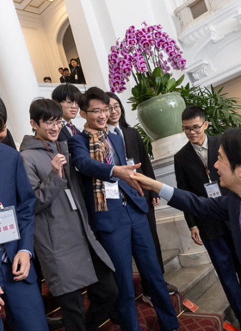 賴清德總統接見數理學科奧林匹亞競賽代表團,盼持續奠基科技國力,讓臺灣科學教育持續發展與進步