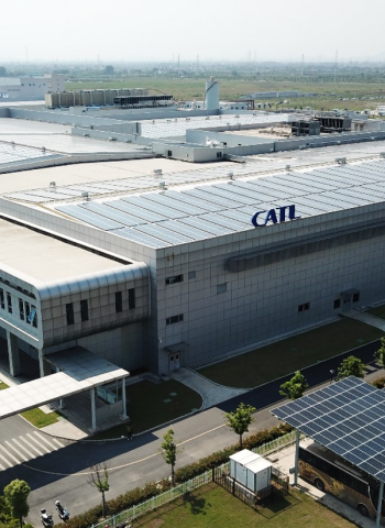 寧德時代 CATL 2024 年營收首現下滑，全球電動車電池巨頭面臨挑戰