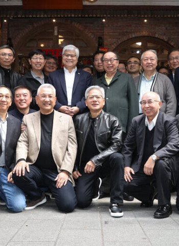 黃仁勳搭機離臺!回顧3天旋風行程,留下「全球身價最高企業家」經典合照