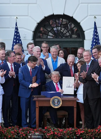 川普於白宮國慶典禮簽署里程碑「美麗大法案」 將改寫美國未來經濟格局