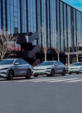 比亞迪 2 月銷量突破 32 萬輛,海外市場成長近 188%