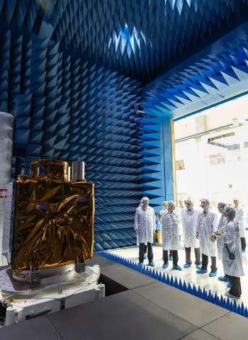 賴清德總統視察福衛八號進展　籲產學研備戰啟運、強化太空戰略佈局