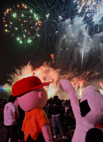 2025澎湖國際海上花火節盛大開幕　SNOOPY主題吸引逾1.4萬人潮共賞煙火