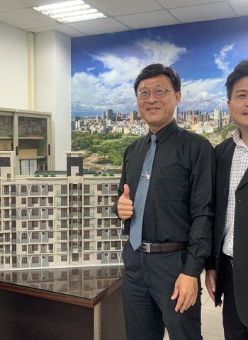 業界攜手育才 華廈建築模型、找房趣House91捐贈模型予崑山科大房地產系 強化房地產實務教學鏈結