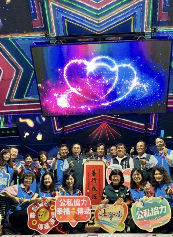 安定慈善會三度捐贈復康巴士　黃偉哲感謝共創無礙城市