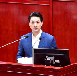 臺北市長蔣萬安赴臺北市議會專案報告：北市都更報核量年增逾四成、捷運與行人安全同步強化