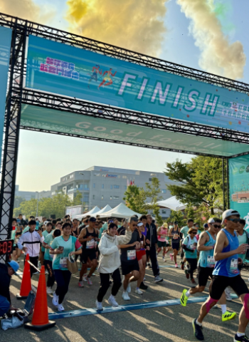 臺南2025第三屆紅崴觀光工廠半程馬拉松嘉年華登場 市長黃偉哲致意：運動結合觀光，讓城市更健康