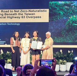 台63線高架橋下自然綠化獲 2025 IFLA 國際景觀大獎 公路局以自然式植栽打造永續示範