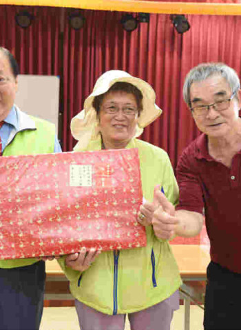 澎縣府攜手鎖港里辦理全齡關懷活動 陳光復陪伴長輩提前歡慶中秋 感謝志工溫暖守護