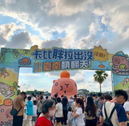 注意!卡比胖拉出沒臺南安平漁人碼頭只到10月19日 粉絲把握最後展期票選最愛造型