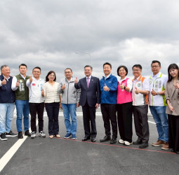 新北五股交流道改善工程提前完工 行政院長卓榮泰:全力推動交通建設打造順暢路網