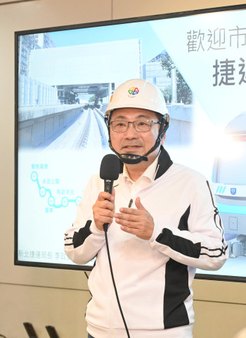 新北市捷運三鶯線全線動態測試　新北市長侯友宜試乘列車拚114年初通車