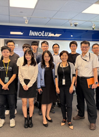 國立陽明交通大學研發全球首支「梯度折射率液晶眼鏡」 林怡欣教授領軍跨國合作突破技術限制 助力AR/VR與醫療應用