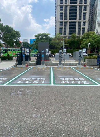 打造智慧綠能城市!臺中公有停車場電動車充電設備持續增設 APP查詢即時空位與剩餘電量 提升民眾便利性