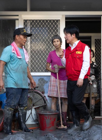 賴清德總統赴花蓮勘災 指示全力救災、復原與重建 盼全國人民與花蓮人站在一起 關心受災民眾及慰問救災國軍