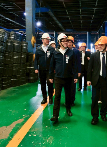 經濟部長龔明鑫南下關懷高雄扣件業 高雄市長陳其邁：危機就是轉機 布局全球市場迎戰232條款
