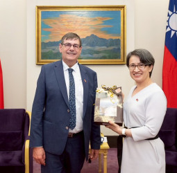 蕭美琴副總統接見法國參議院訪團　感謝長期支持並盼深化臺法關係