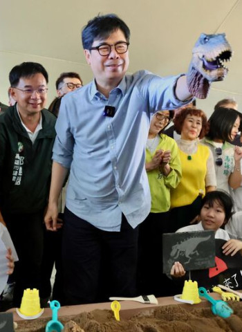 高雄「恐龍酷樂園」盛大開幕　陳其邁市長：打造具教育意義兒童節體驗