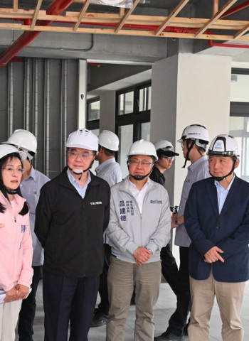 視察臺東樂齡社福大樓工程 行政院長卓榮泰期待成為全方位、多功能社區長照據點、落實「雙就業、雙照顧」目標
