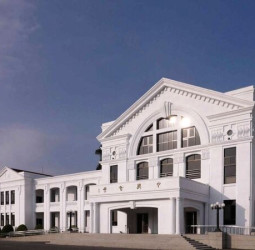 「小白宮」華麗轉身！中興會堂點亮中興新村　國發會完成修復再利用打造文化新地標