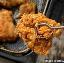 大里美食 炸雞翅與雞腿現炸出爐 學生最愛平價選擇
