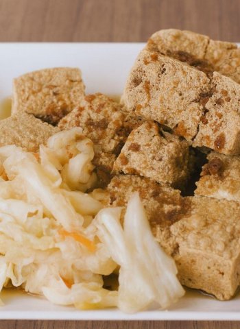 旅遊必吃花蓮臭豆腐！現炸現切、外酥內軟 經典風味不容錯過