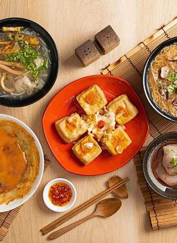 竹北經典黃金脆皮、鮮甜羹湯吸引饕客 大腸麵線、蚵仔煎臭豆腐各有擁護者