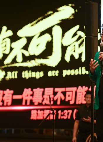 千人福音餐會點燃職場盼望 音樂人黃國倫生命見證引領逾百人決志