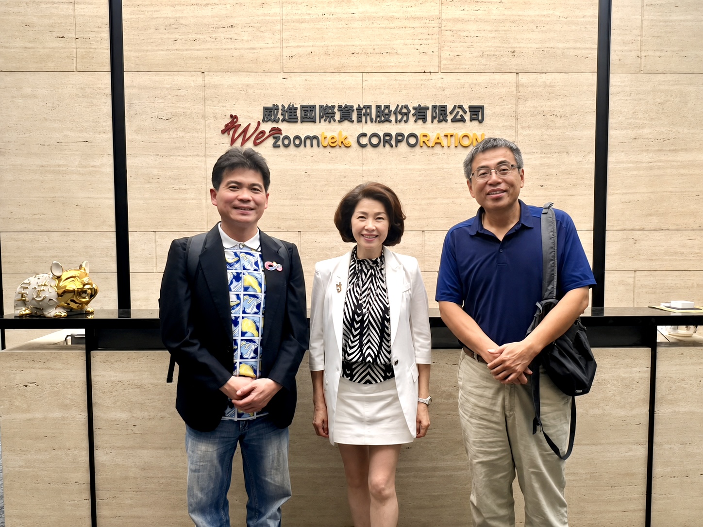 中正企管黃正魁主任拜會威進國際　張力潔總經理共商實習、產學合作與AI教學