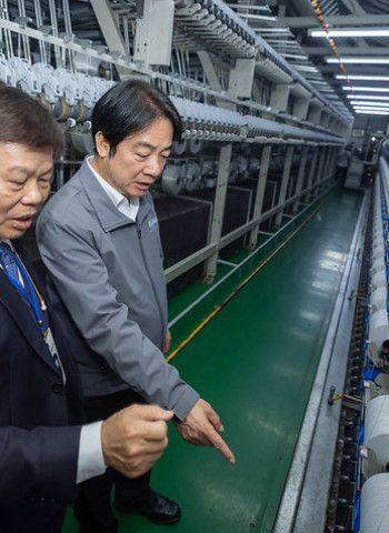 賴清德總統訪彰化聚隆纖維　與紡織業座談強調政府持續挺中小微企業、強化產業競爭力