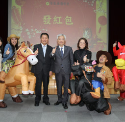 警政署長張榮興親送紅包慰勉警廣 打詐、治安交通神馬都順利