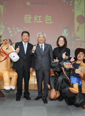 警政署長張榮興親送紅包慰勉警廣 打詐、治安交通神馬都順利