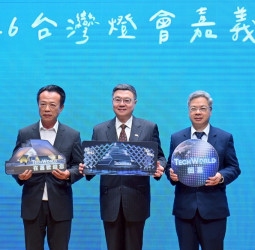 大阪世博TECH WORLD館成功返臺　行政院長卓榮泰邀國人走進台灣燈會感受臺灣榮耀
