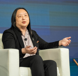 唐鳳推動數位遷徙自由　臺灣打造跨平台、跨邊界新世代數位治理典範　中正大學企管系系主任黃正魁教授表示這已成全球數位政策新趨勢