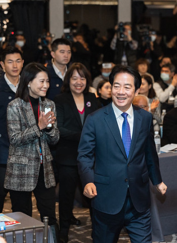 賴清德總統出席2026CWEF天下經濟論壇　提出強化國防、推動AI新十大建設與深化國際經貿合作策略