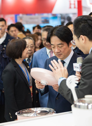 賴清德總統出席2026電器年終展　肯定產業在災後重建中的貢獻，推動節能與淨零轉型政策