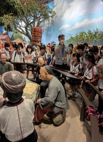 排灣族服飾藏歷史密碼　臺南585名學子走進臺史博探索族群文化