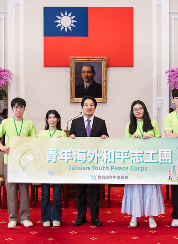 賴清德總統接見青年海外和平志工團　期勉青年海外志工走向世界服務國際、成為臺灣最柔軟與最有力量的代表