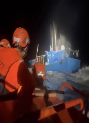 澎湖海巡強勢查扣違法作業中國漁船　中國海警現身騷擾遭監控　海巡署要求中方勿縱容越界捕魚