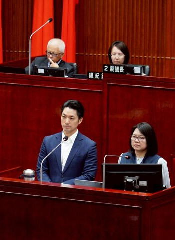 蔣萬安市長總質詢拍板無車日公車免費　敬老卡升級、國中生鮮奶補助同步上路