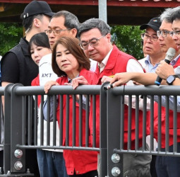 行政院長卓榮泰赴屏東勘查水情與農損 宣布放寬淹水救助認定加速協助災民重建