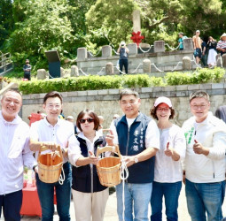 鐵砧山劍井午時水吸引逾千人潮　限量500瓶「馬午吉」一小時搶領一空　臺中端午文化活動掀熱潮
