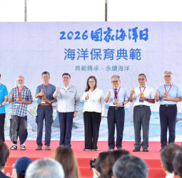 行政院長卓榮泰出席2026國家海洋日於高雄強調海巡戰力升級與反毒防線　推動海空一體強化海域安全
