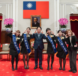 賴清德總統接見第28屆全國商店傑出店長　盼服務業導入AI與人才培育，推動產業轉型與競爭力提升