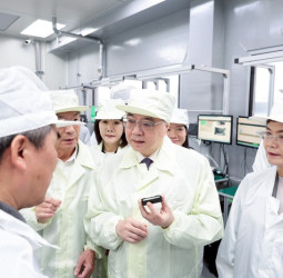 行政院長卓榮泰參訪彰化為升電裝無人機反制系統研發公司　強調加速發展本土軍工產業並推動通過國防特別條例