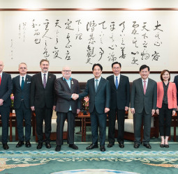 賴清德總統接見波蘭前總統華勒沙　強調臺灣將持續發揮良善力量成為全球民主韌性重要貢獻者