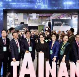 2026智慧城市展開幕 臺南市長黃偉哲推動AI創新治理與機器人跨域應用