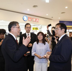 臺南市長黃偉哲視察三井OUTLET二期試營運　日本西松屋首度來臺展店首選臺南　看好消費潛力