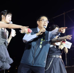 臺南運河百年音樂祭五萬人潮嗨翻運河畔　黃偉哲市長現身安平引爆觀光熱潮