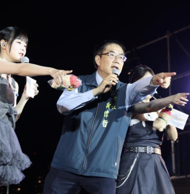 臺南運河百年音樂祭五萬人潮嗨翻運河畔　黃偉哲市長現身安平引爆觀光熱潮